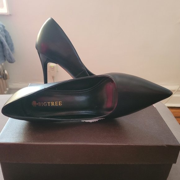 Heels - Picture 2 of 7